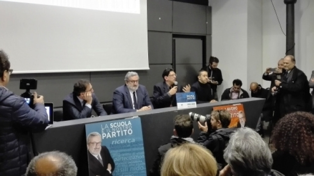 Michele Emiliano al tavolo dei relatori con gli onorevoli Boccia, Marroni e Chaouki.