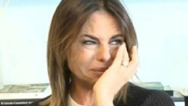 Paola Perego in lacrime nel corso dell'intervista a le Iene Show.