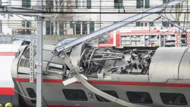 Svizzera, treno diretto a Basilea deraglia a Lucerna