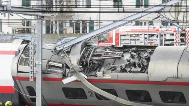 Treno italiano partito da Milano deraglia in Svizzera: &ldquo;Ci sono ... - lastampa.it