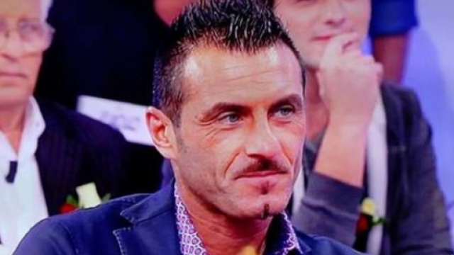 Uomini e Donne Over: Sossio Aruta chiede foto os&egrave; alla sorella di ... - melty.it