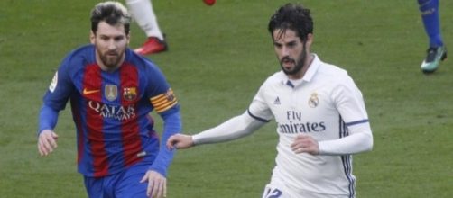 Isco en una jugada de un partido contra el Bar&ccedil;a