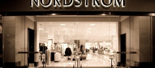 Nordstorm advertises a t-shirt with ironic typo. - girlsofto.com