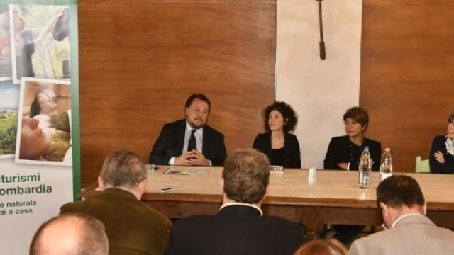 Assessore Regione Lombardia all'Agricoltura Gianni Fava presenta la Guida degli Agriturismi lombardi