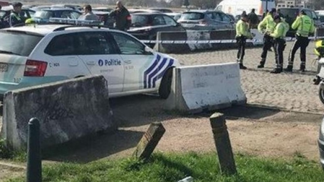 Attentato ad Anversa, auto su folla.