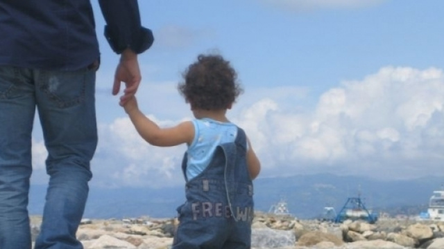 Credo che si diventi quel che nostro padre ci ha insegnato nei tempi morti, mentre non si preoccupava di educarci. Ci si forma su scarti di saggezza.