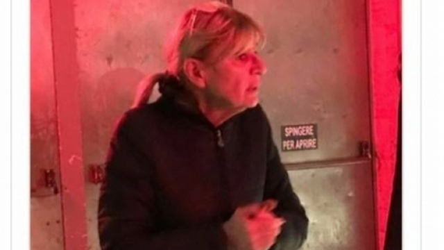 Gemma paparazzata a Torino al teatro
