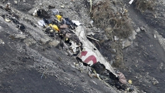 German Wings, padre di Lubitz: "Mio figlio non era depresso, riaprite l'inchiesta"