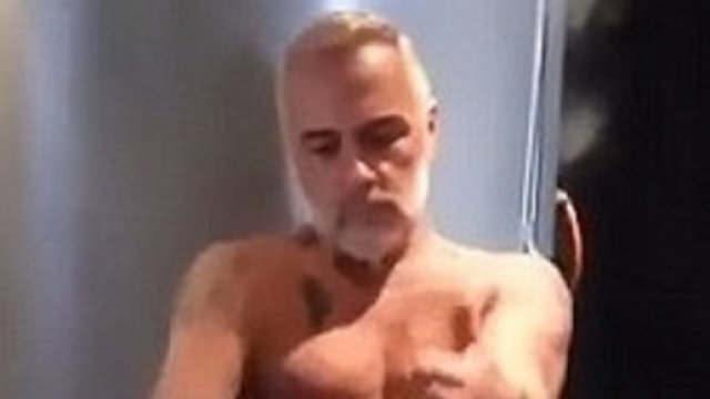 Il ballo bollente di Gianluca Vacchi ha conquistato gli inglesi