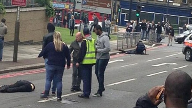 Londra, attentato islamico: soldato decapitato col machete ... - bergamosera.com