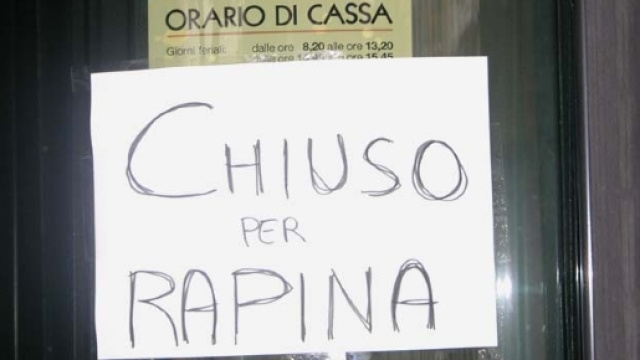 rapina in banca ad Arzano, il video della fuga.