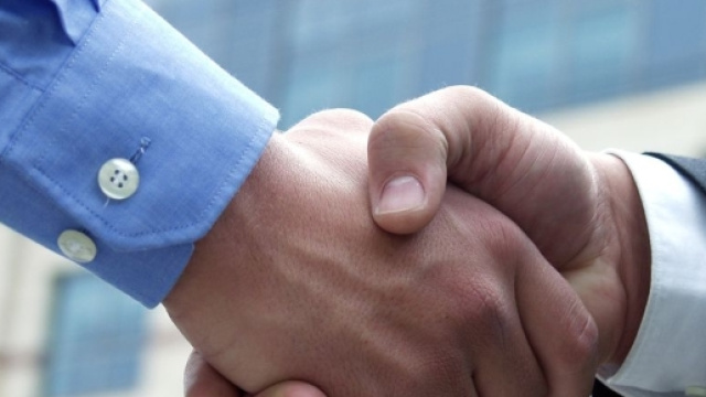 Rovigo, carnet di buoni sconto e poi la firma del contratto: presunta truffa