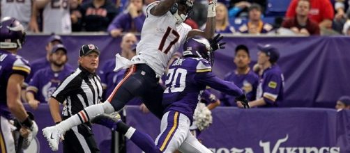 Alshon Jeffery Reaching Randy Moss-level with Latest Catch (GIF) - stripehype.com