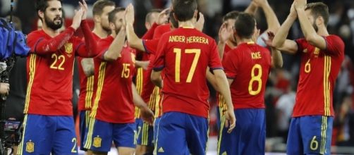 Los jugadores de La Roja celebran la victoria ante Israel. Foto: EFE