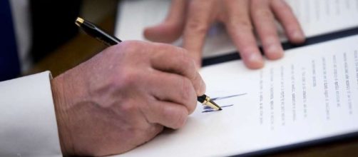 Trump signs executive orders to revive pipelines - Houston Chronicle - houstonchronicle.com