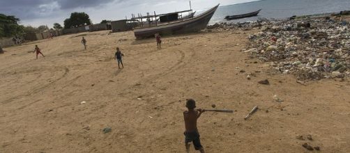 Venezuela's economic collapse sees fishermen turn to piracy and ... - dailymail.co.uk