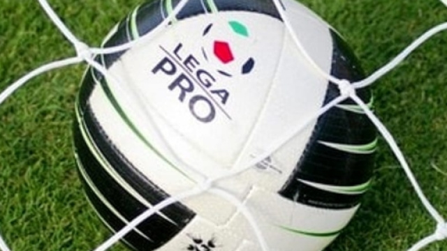 Bufala su rescissioni contrattuali per 5 calciatori del Matera ed uno del Taranto.