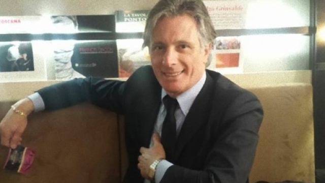 Giorgio Manetti scrive una frase romantica sui social.