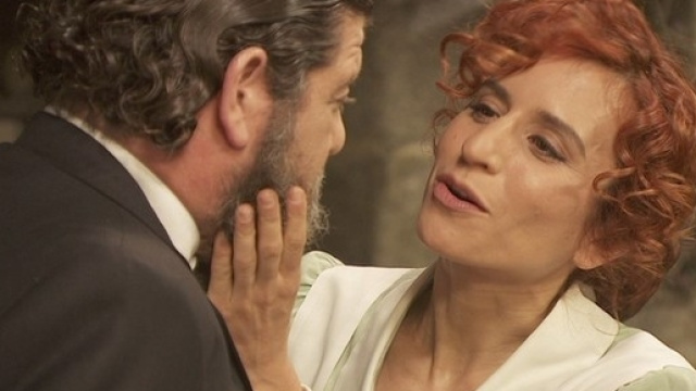 Mauricio fa una proposta alla domestica F&egrave;