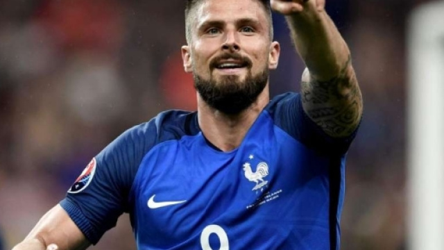 Olivier Giroud creuse son sillon chez les Bleus et talonne Karim Benzema au classement des buteurs. (sudouest.fr)