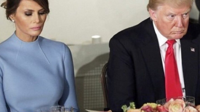 Potere delle immagini: immortalare attimi che darebbero ragione a chi parla di un matrimonio presidenziale in crisi. Foto: Twitter.