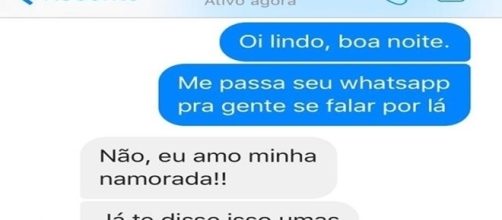 Esse homem conseguiu ser fiel a namorada e flertar com a amante ao mesmo tempo.