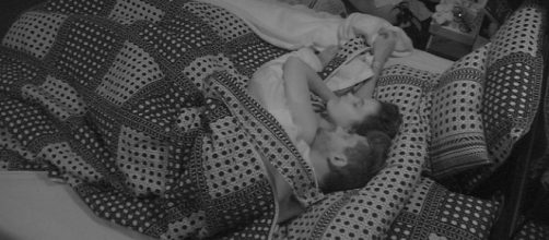 Marcos e Emilly passaram a madrugada transando no BBB 17 (Foto: Reprodu&ccedil;&atilde;o/TV Globo)