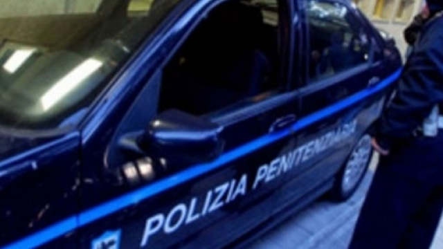 Agenti di Polizia Penitenziaria.
