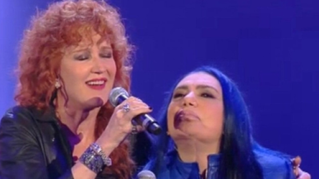Amiche in Arena, su Canale 5 Loredana Bert&egrave; in concerto per i 40 ... - kataweb.it