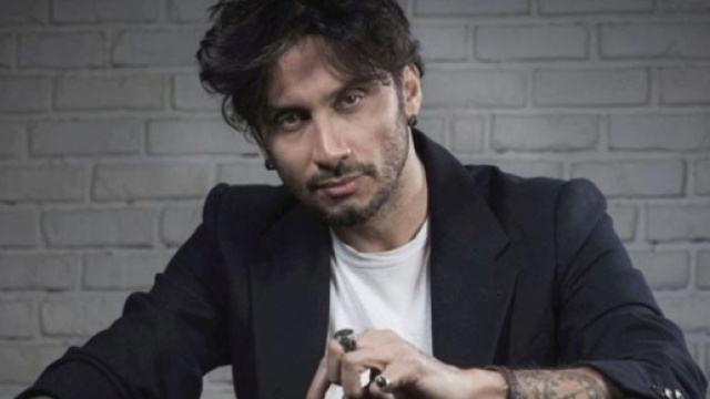 Amici 16: Fabrizio Moro ospite della seconda puntata del serale.