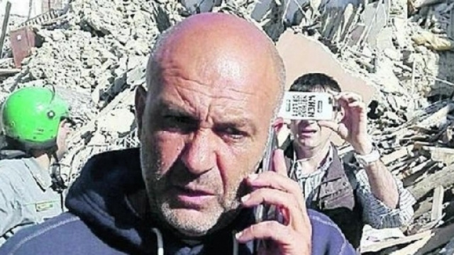 Il sindaco di Amatrice Sergio Pirozzi alla corte di Berlusconi