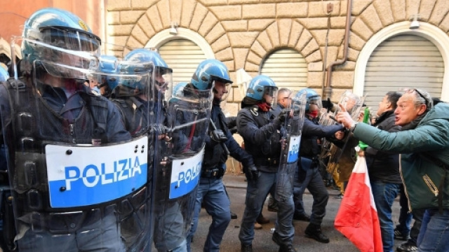 Italy cabbies clash with riot police during strike over Uber | News OK - newsok.com