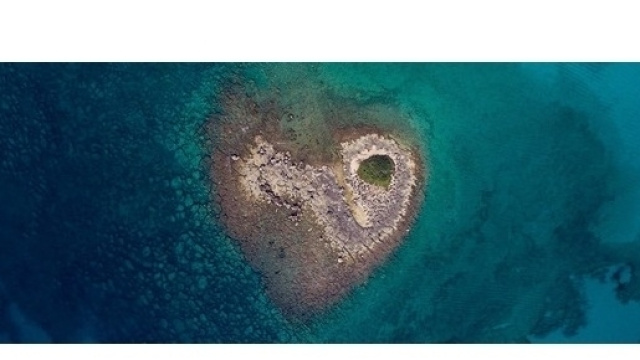 Quotidiano di Puglia - 'Scoperto' isolotto a forma di cuore