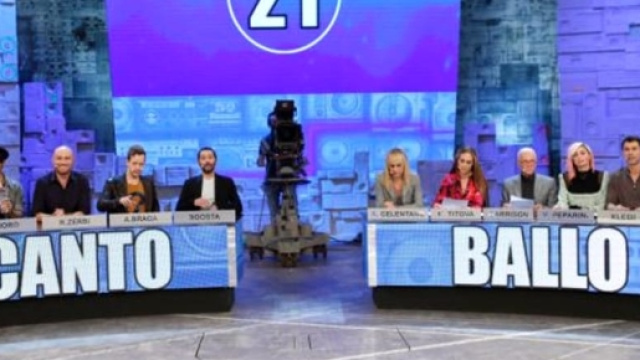 Replica amici 2017 prima puntata: l'eliminato e il team vincente