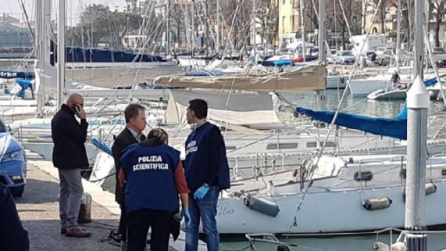 Una singolare coincidenza nel caso del cadavere di donna trovato in un trolley al porto di Rimini, alimenta un'ipotesi investigativa. Foto: Newsrimini
