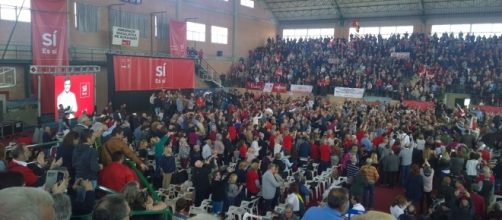El PSOE con Pedro S&aacute;nchez llena el pabell&oacute;n de Burjassot