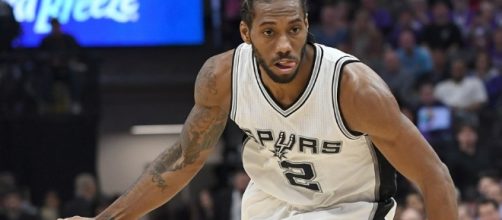 Kawhi Leonard led the Spurs to a victory over the Knicks on Saturday night. [Image via Blasting News image library/inquisitr.com]