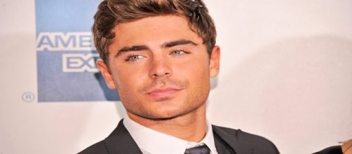 Zac Efron, al&eacute;m de lindo, &eacute; um cantor excelente