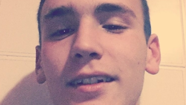 Aveva tutta la vita davanti Emanuele Morganti, morto a soli 20 anni senza motivo eccetto la ferocia dei suoi coetanei. Foto: Facebook.