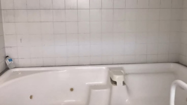 Una vasca all'interno dei bagni dello stadio Braglia