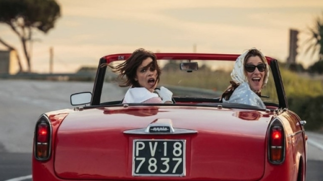 Valeria Bruni Tedeschi e Micaela Ramazzati in una scena de "La pazza gioia"