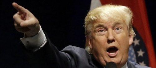 Donald Trump left shaken by Ohio rally scare as SS agents race to ... - dailymail.co.uk