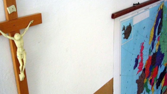 Bologna, s&igrave; alle benedizioni a scuola: sospeso il divieto del Tar - today.it