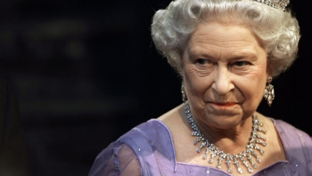 La Regina Elisabetta cerca un arredatore per tre residenze