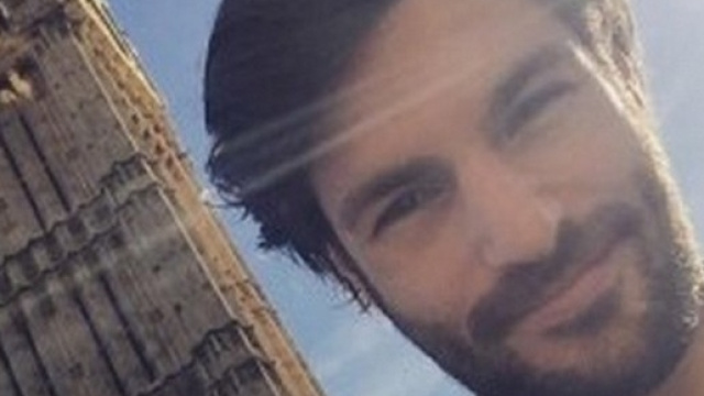 l'attore turco Serkan Cayoglu &egrave; in vacanza a Londra
