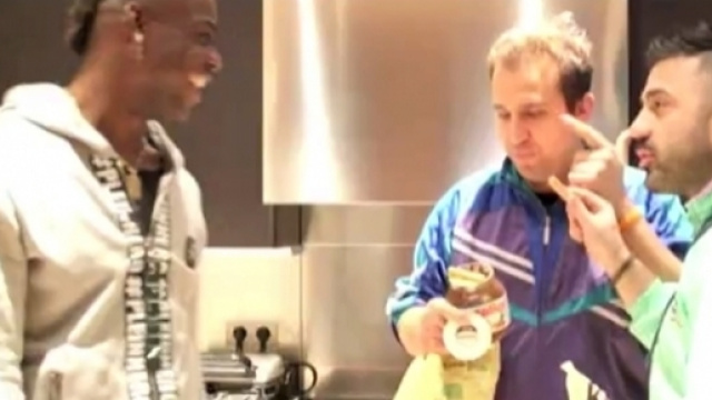 Pio e Amedeo con Mario Balotelli