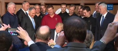 Trump signs the Energy Independence order. Whitehouse.gov/screencap