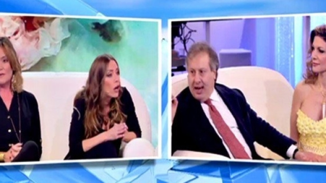 Karina Cascella e Maria Mons&egrave; ospiti a Pomeriggio 5, condottoda barbara D'Urso: nuova lite in diretta.