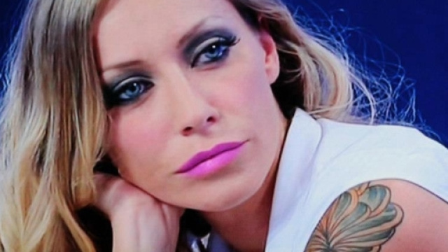 Karina Cascella umiliata in tv