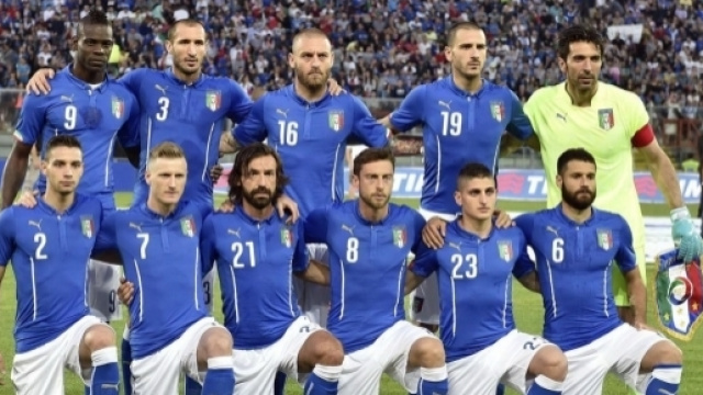 Nazionale italiana di calcio in una partita di qualificazione ai Mondiali.